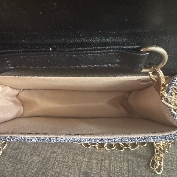 Kids Gray Tweed Mini Bag with Pearl Handle and Gold Chain - Picture 3 of 4